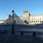 D : Louvre Elegant B&B 4*