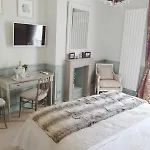 D : Louvre Elegant B&B 4*