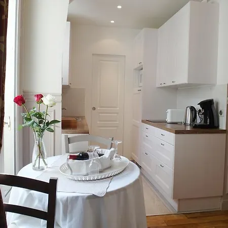 Chambre D Hote : Louvre Elegant Apt Suite Frühstückspension