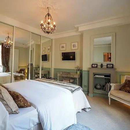 Chambre D Hote : Louvre Elegant Apt Suite 4* Paris