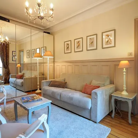 Chambre D Hote : Louvre Elegant Apt Suite Frühstückspension Paris