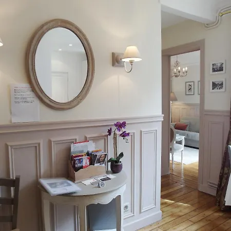 Frühstückspension Chambre D Hote : Louvre Elegant Apt Suite Paris