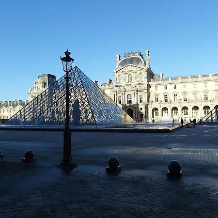 Chambre D Hote : Louvre Elegant Apt Suite Frühstückspension 4*