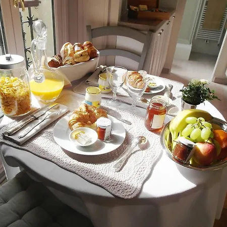 Frühstückspension Chambre D Hote : Louvre Elegant Apt Suite 4*