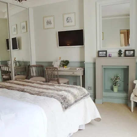 Frühstückspension Chambre D Hote : Louvre Elegant Apt Suite Paris