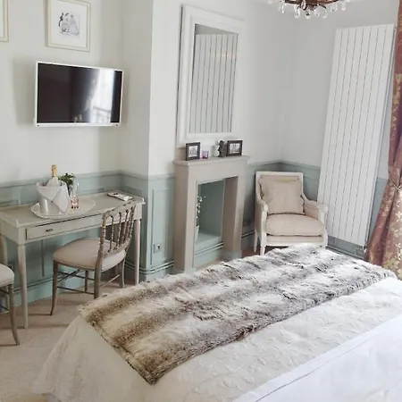 Chambre D Hote : Louvre Elegant Apt Suite Frühstückspension 4*