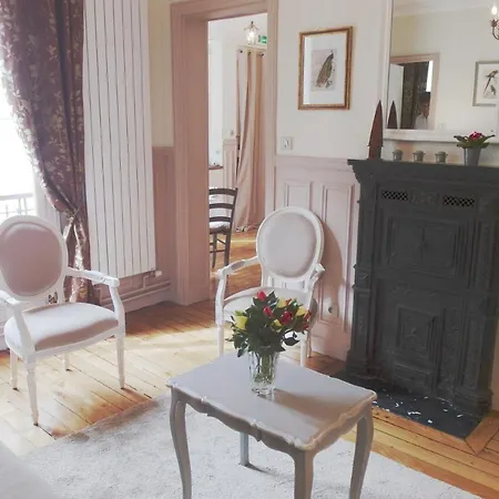 D : Louvre Elegant B&B