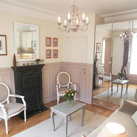 Frühstückspension Chambre D Hote : Louvre Elegant Apt Suite Paris