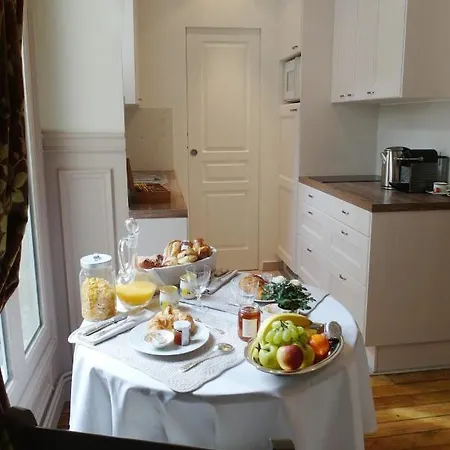 Frühstückspension Chambre D Hote : Louvre Elegant Apt Suite