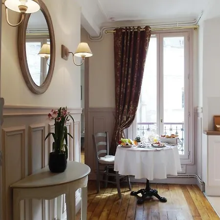 Frühstückspension Chambre D Hote : Louvre Elegant Apt Suite Paris
