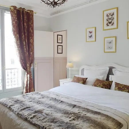 Chambre D Hote : Louvre Elegant Apt Suite Frühstückspension 4*