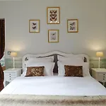 D Hôte : Louvre Elegant Alojamento de Acomodação e Pequeno-almoço 4*