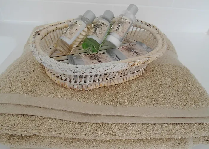 D : Louvre Elegant Bed & Breakfast 4*