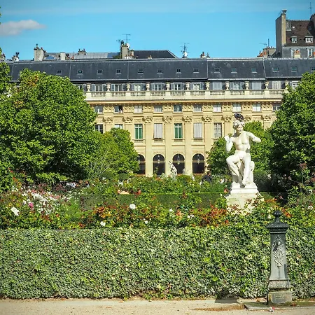 ベッド・アンド・ブレックファスト D : Louvre Elegant 3*
