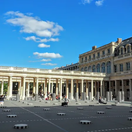 ベッド・アンド・ブレックファスト D : Louvre Elegant パリ