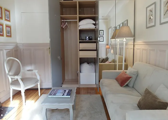 Bed & Breakfast Chambre D Hote : Louvre Elegant Apt Suite Paris