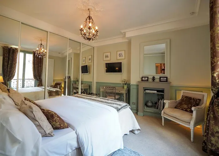 Chambre D Hote : Louvre Elegant Apt Suite 4* Paris