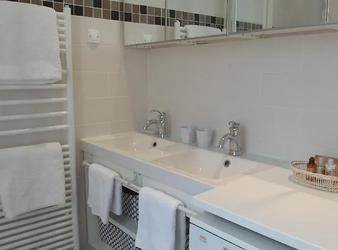 Chambre D Hote : Louvre Elegant Apt Suite Bed & Breakfast