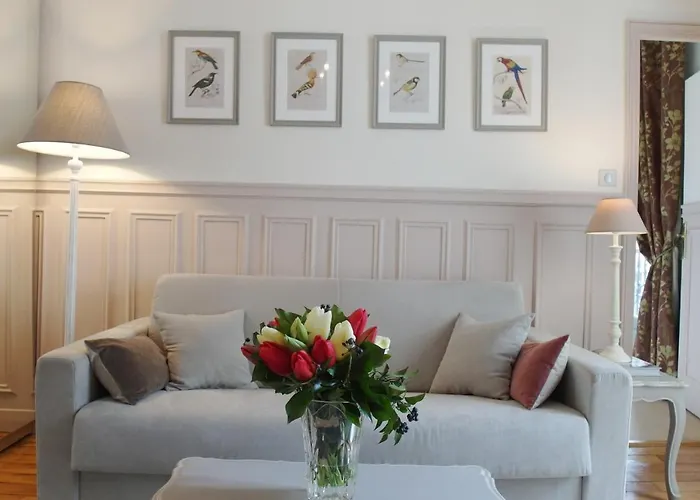 Chambre D Hote : Louvre Elegant Apt Suite Bed & Breakfast 4*