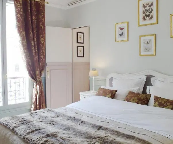 Chambre D Hote : Louvre Elegant Apt Suite Bed & Breakfast 4*